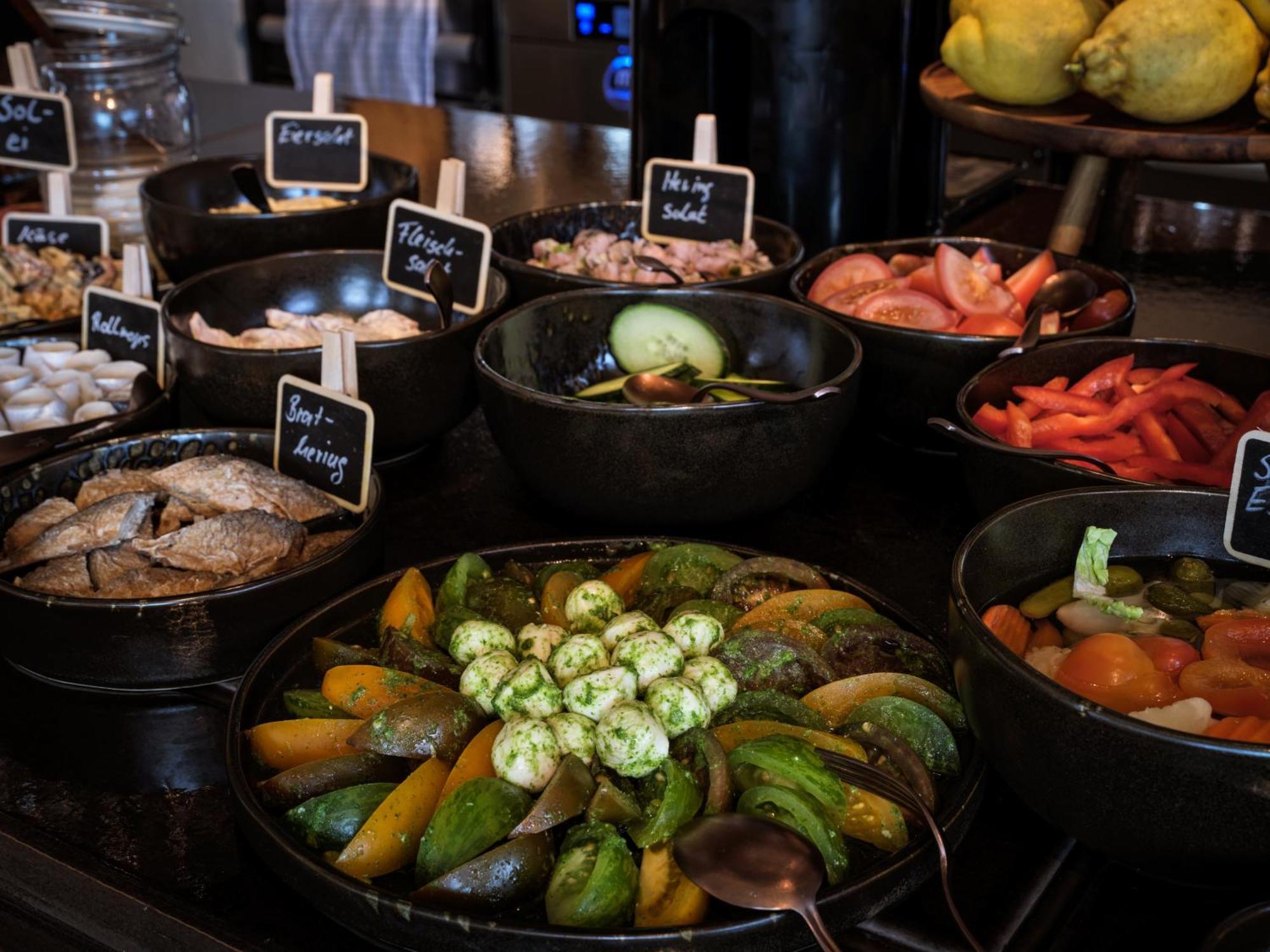 The Breeze Lejlighedshotel Heringsdorf  Eksteriør billede A salad bar